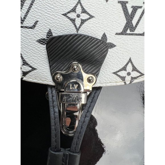 LOUIS VUITTON Hot Springs Backpack White Monogram and Patent Leather main image 6